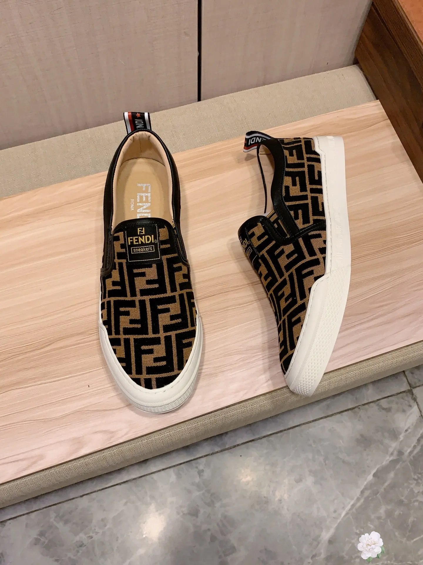 Men's men's shoes💰380💰💰🎩🎩[Lightning][Lightning] "FENDI*" The latest and most popular casual shoes, top brand [Seduce] luxury~purchase, top~quality. [Strong] The upper is made of imported breathable cloth fabric with cowhide material ➕ breathable sheepskin feet (•) and fine workmanship. The original stylish and stylish soft rubber wear-resistant and non-slip outsole is light and comfortable on the feet. The real thing looks better when photographed. No. 2291: code: 38-44, 3️⃣ colors selected